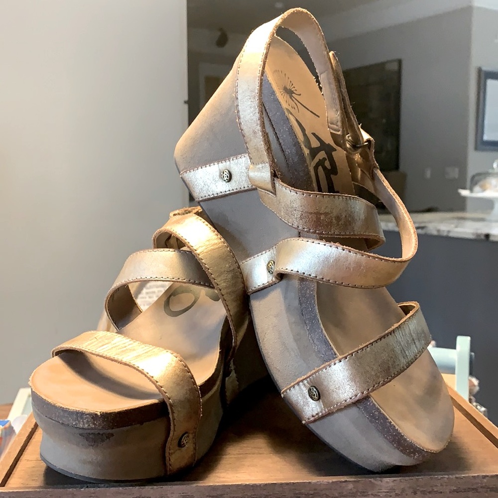 OTBT Wedge- Size 9.5 - most comfy leather wedge on the market!